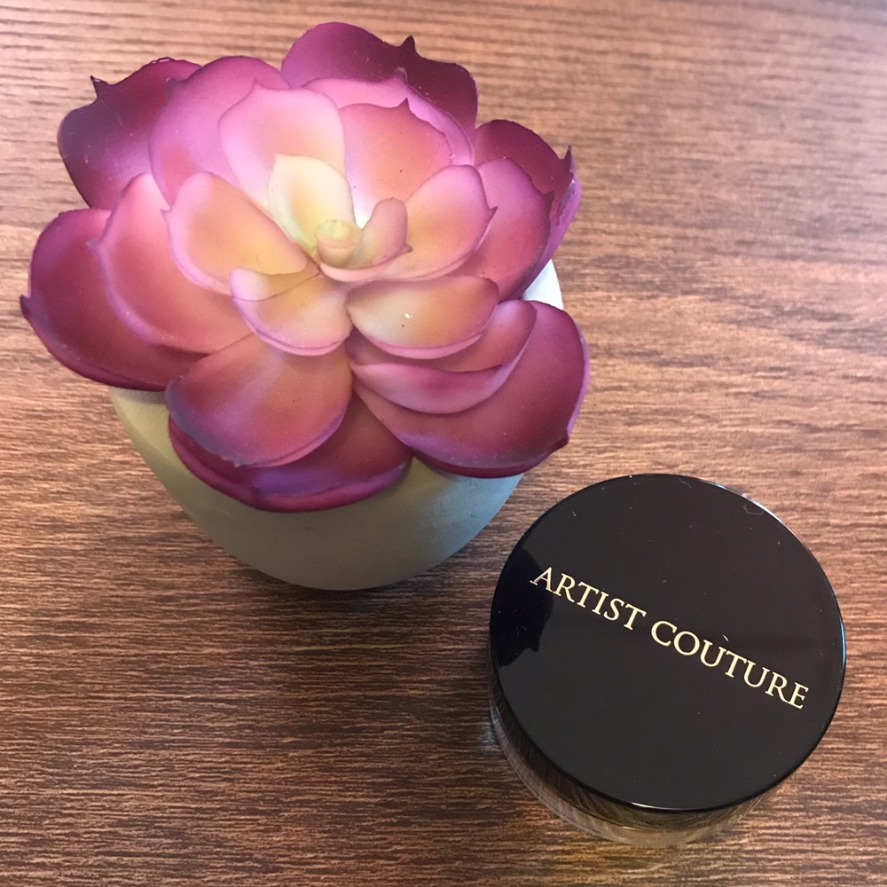 Artist Couture Diamond Glow Highlighting Powder